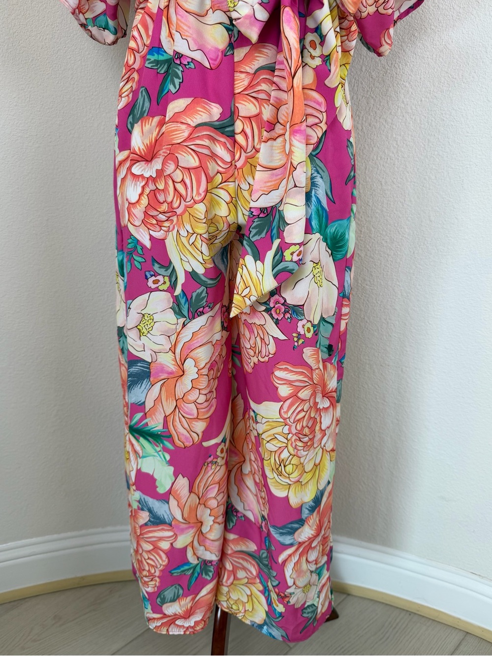 Anthropologie FARM Rio Eulalie Floral Wide Leg Jumpsuit, Peony Print, V-Neck - Picture 8 of 16